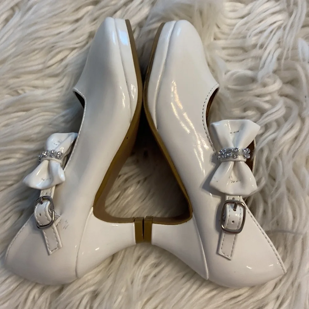 LINK size 13 girls white shoes brand new see all photos for design